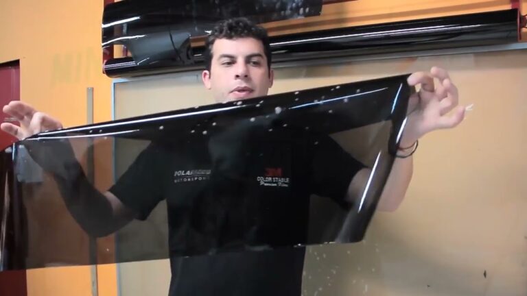 T&eacute;cnica Especializada para el Cambio de Parabrisas en Veh&iacute;culos